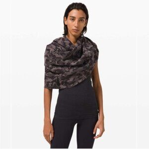 Lululemon Vinyasa Scarf Rulu Camo Gray Black Snap Wrap Infinity Scarf Athleisure